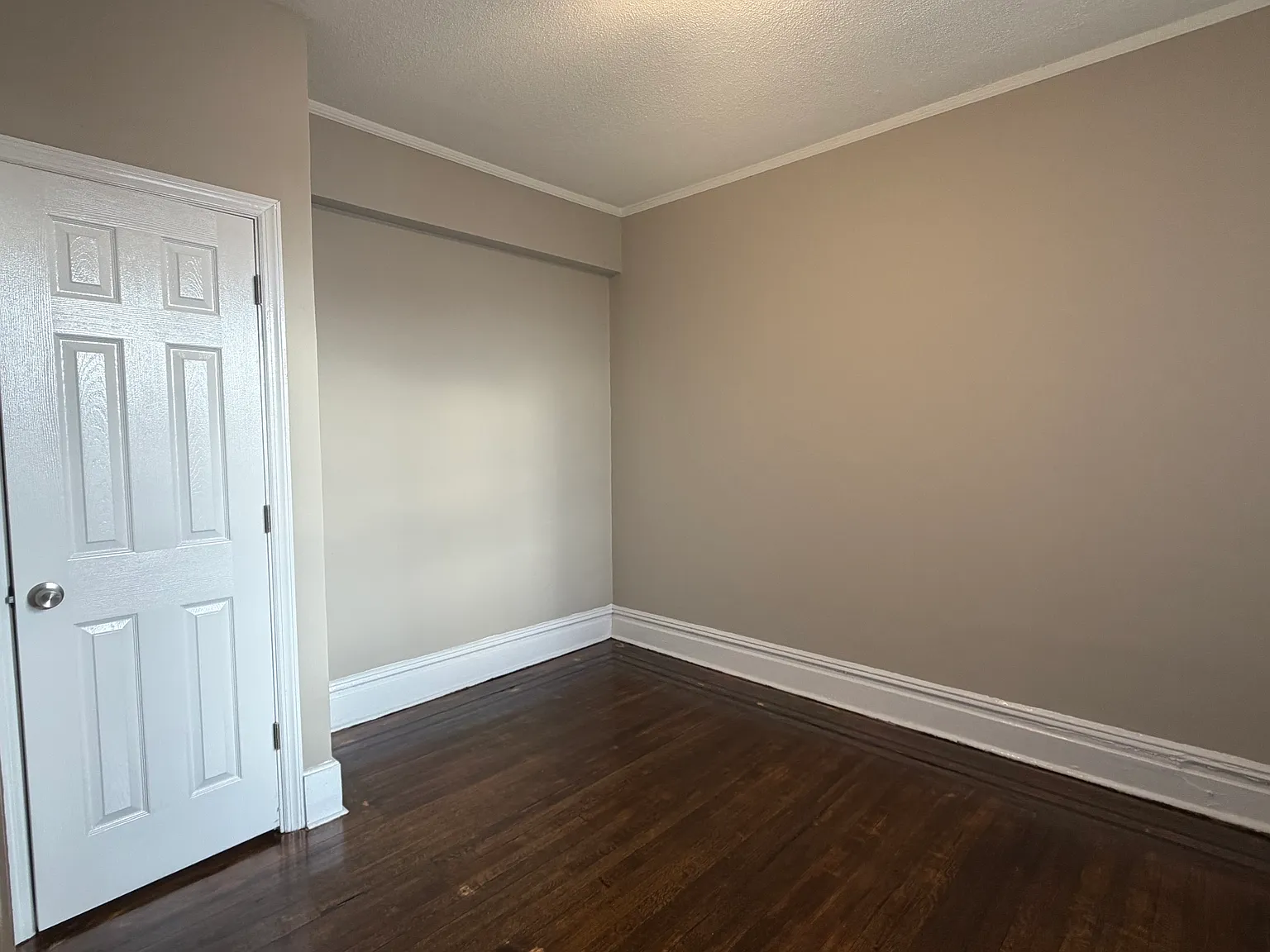156 S Harrison St — Photo 3