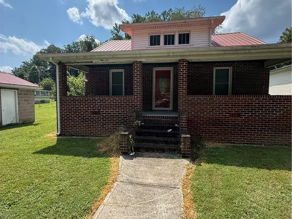 515 King Ave, Madison, WV 25130