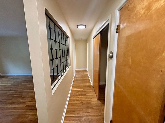 4th image of 5501 N Rockwell St #5507-1
