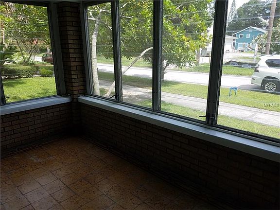2nd image of 144 9th Ave NE APT 1