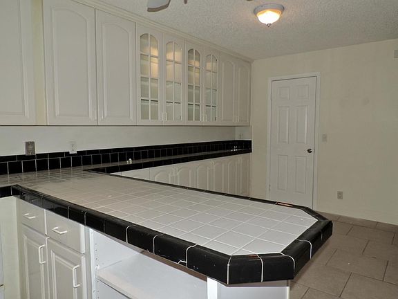 3rd image of 3425 San Bernadino Dr