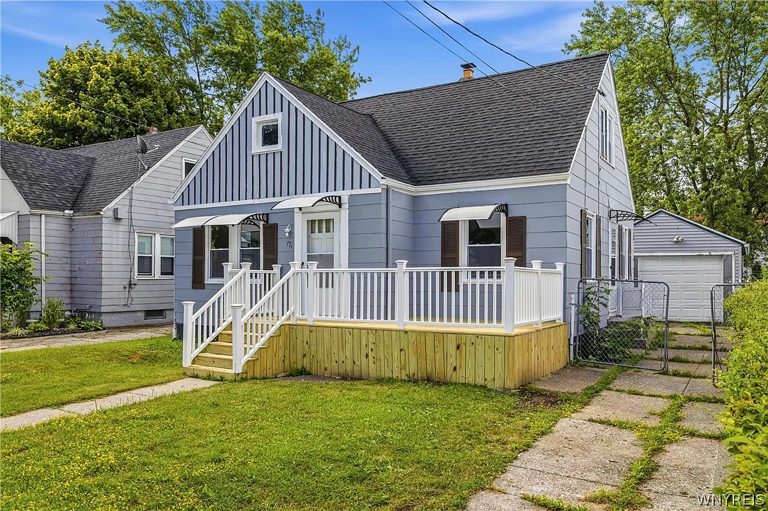 3 bed, 1.0 bath, 1080 sqft, $1,700 — Photo 1