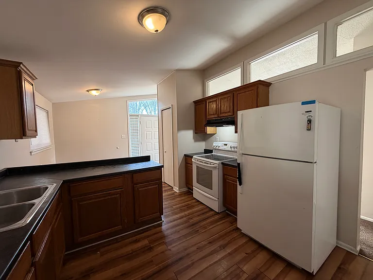 29609 Everett St — Photo 8