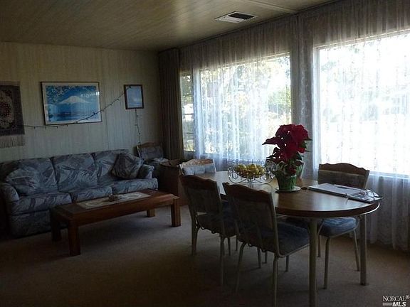 3rd image of 275 Manuella Ln