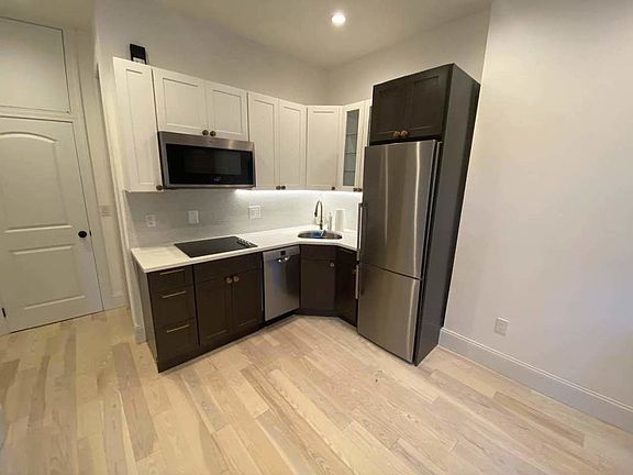 5th image of 253 Jefferson Ave APT 3F
