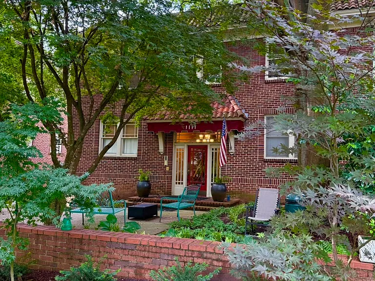 1111 Briarcliff Pl NE #6 — Photo 2