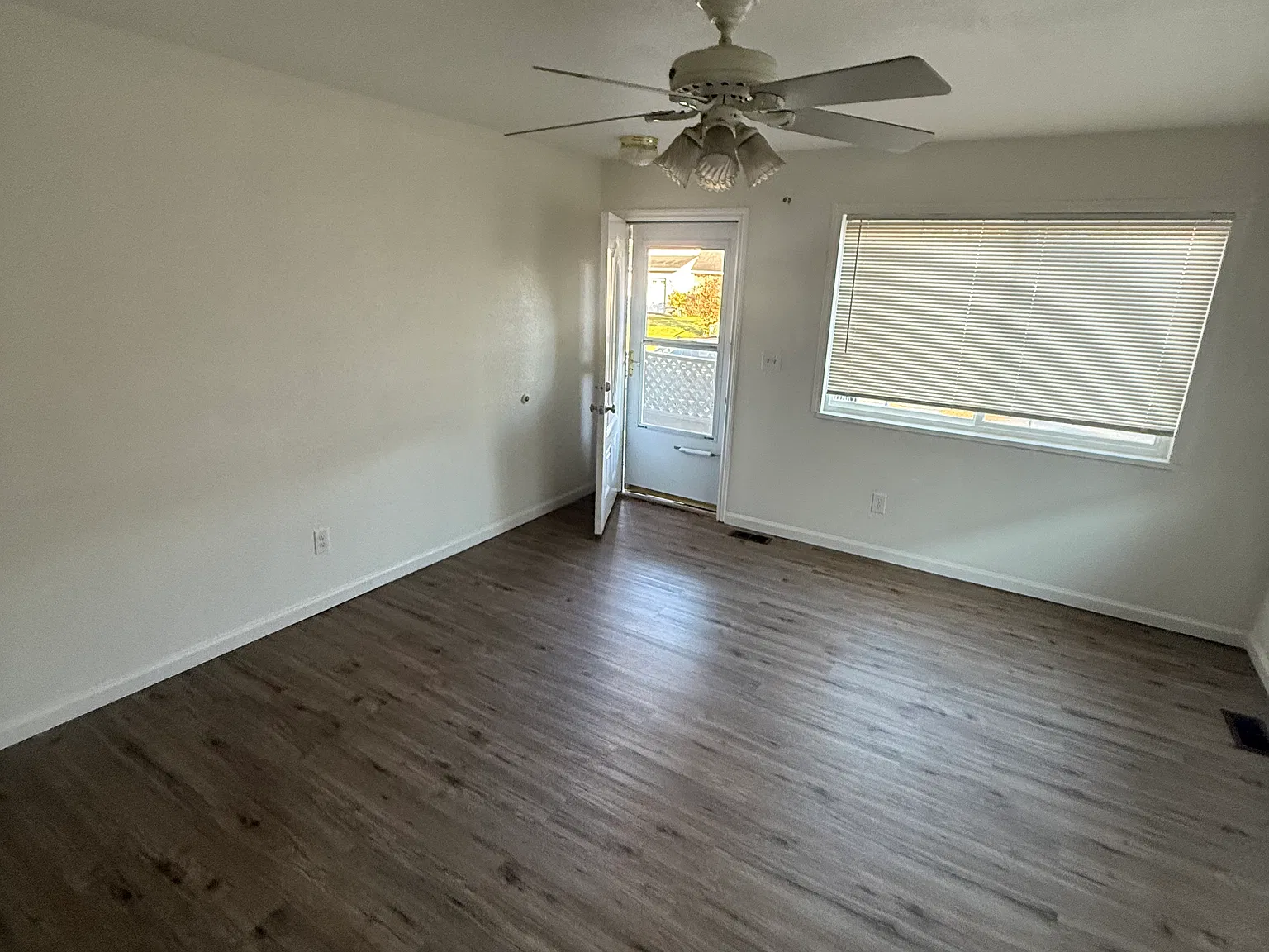 3 bed, 1.5 bath, 1200 sqft, $2,500 — Photo 3