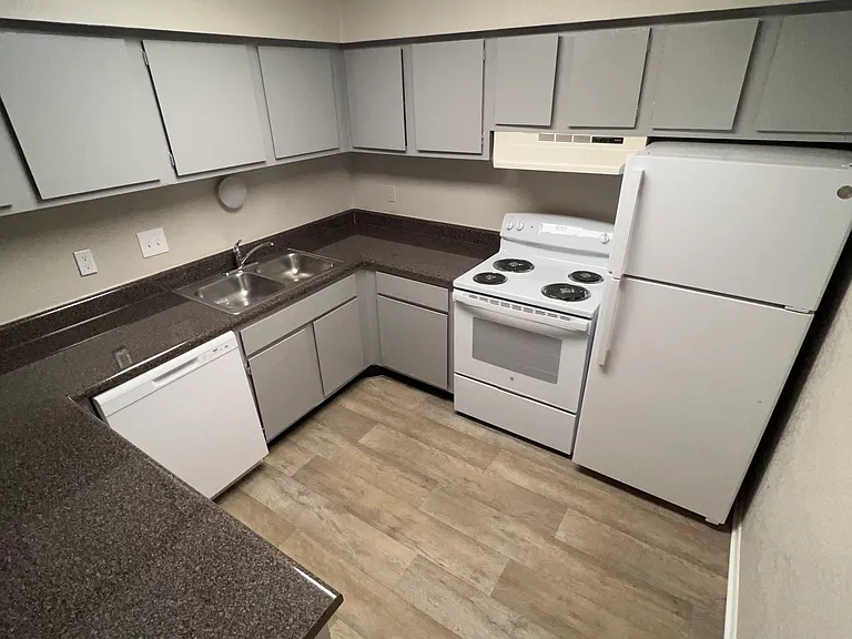 Bell Hollow Apartments — Photo 55