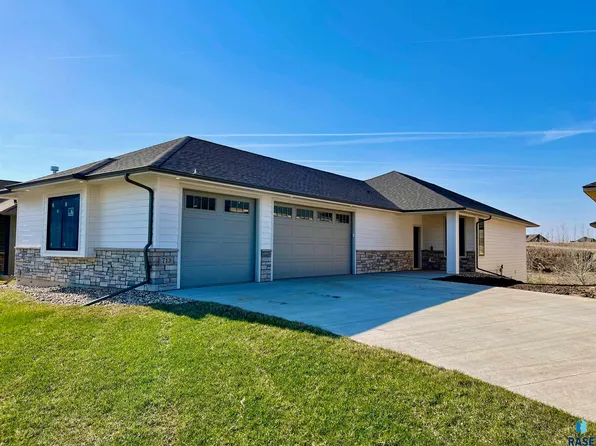 713 E 77th St, Sioux Falls, SD 57108