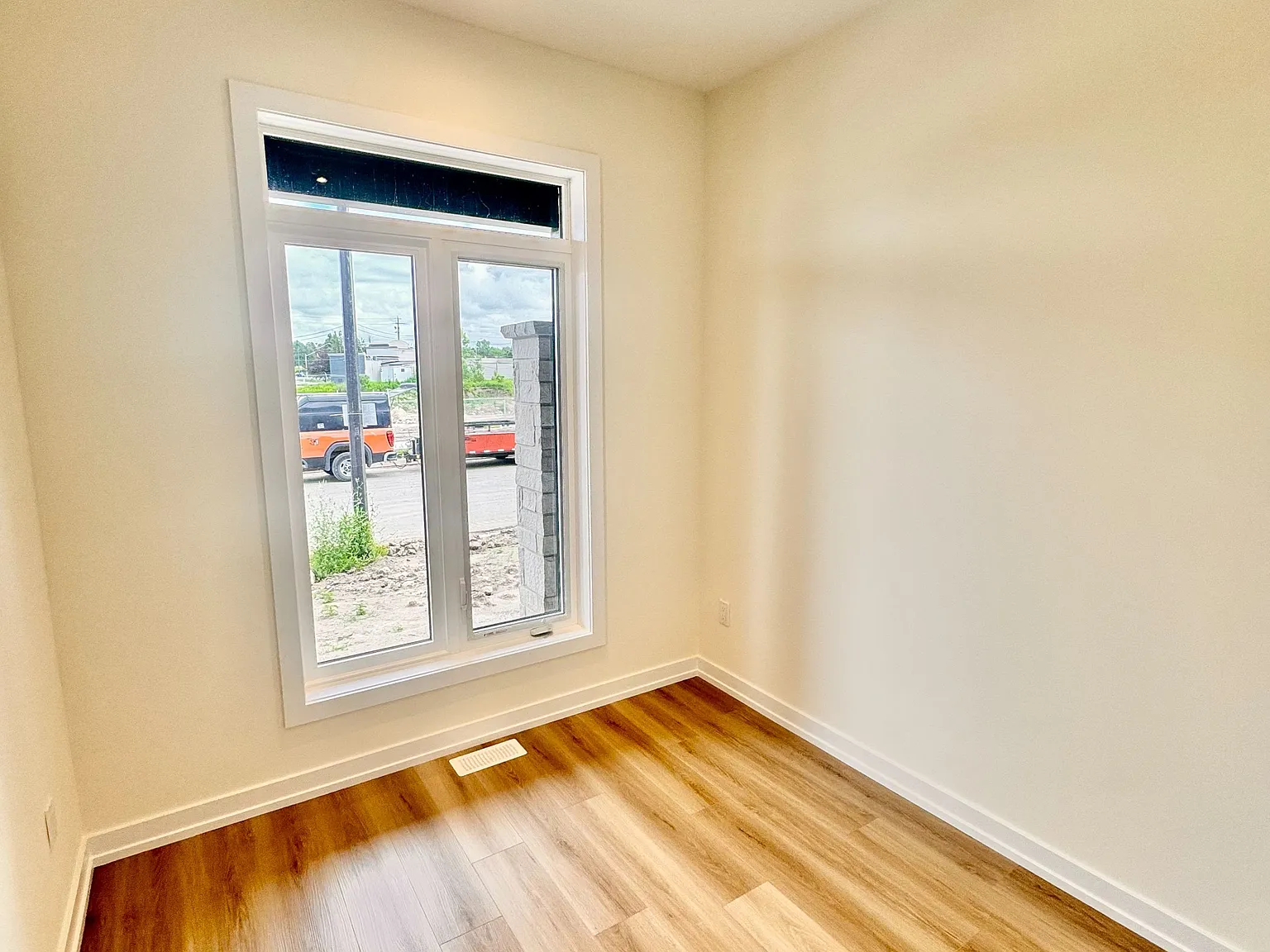 4 bed, $4,300 — Photo 2