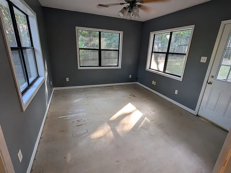 1605 Teresa Cir — Photo 34