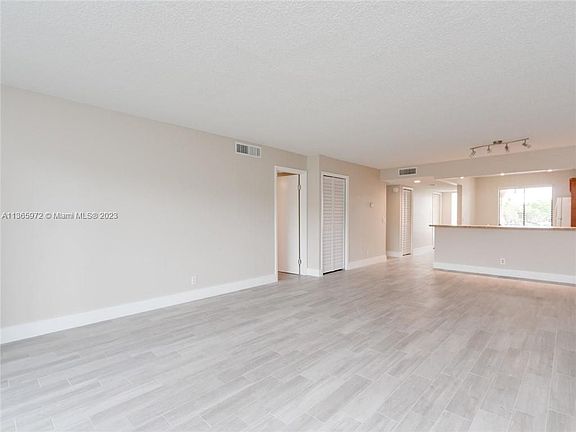 4th image of 436 Lakeview Dr APT 203