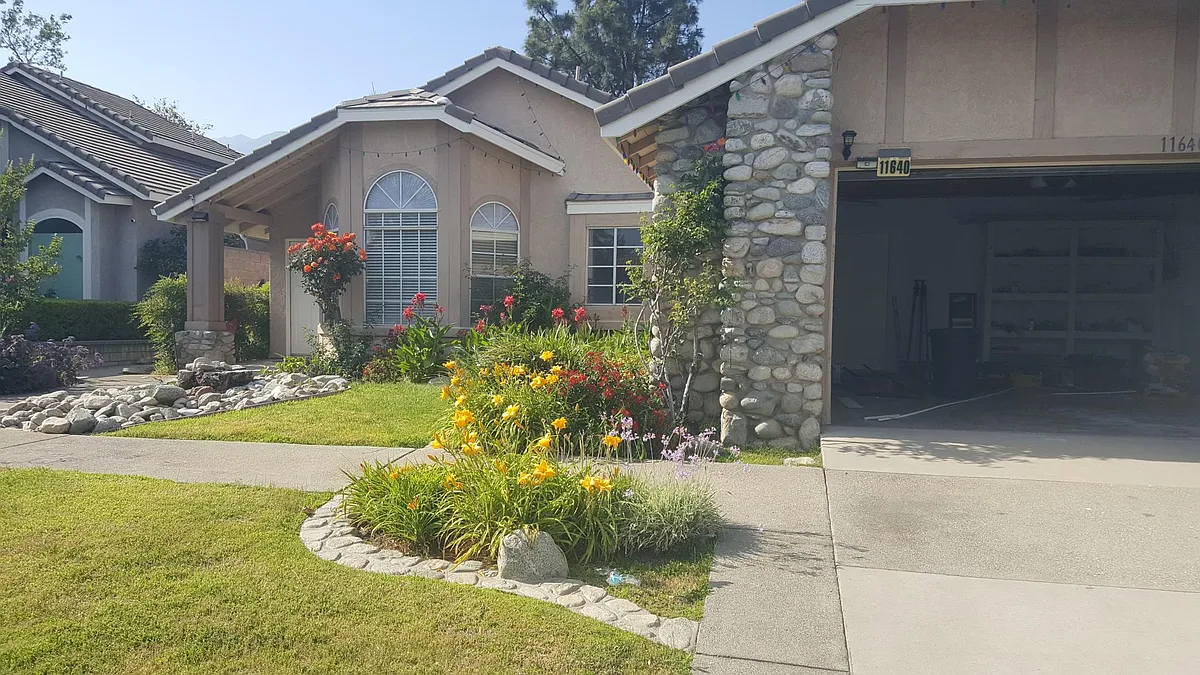 Front yard and garage - 11640 Mount Whitney Ct