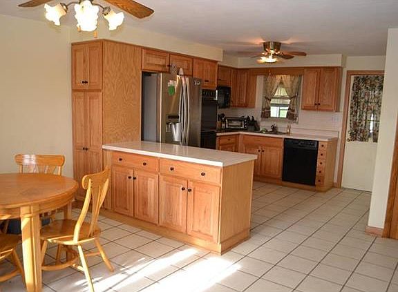 3rd image of 3909 Fleetwood Dr
