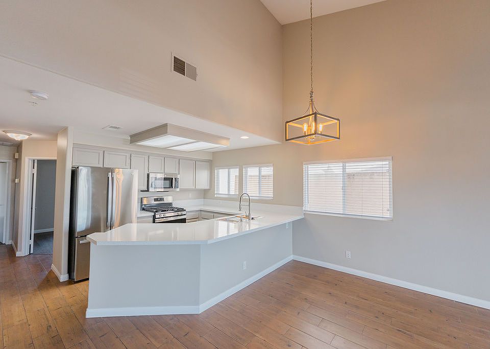 Kitchen Dining Area