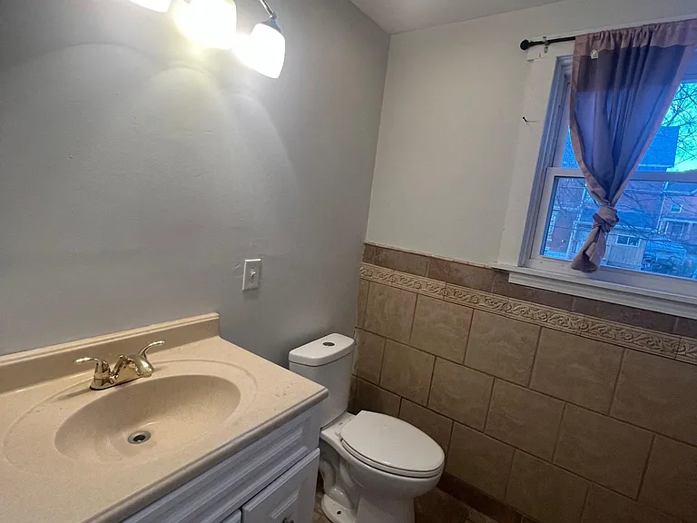 409 Zara St — Photo 16