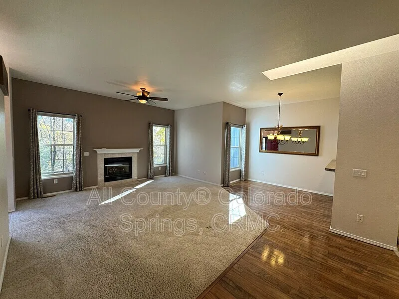 3 bed, 3.0 bath, 2404 sqft, $2,300 — Photo 2