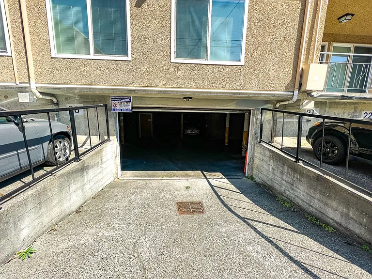 IRO Apartments — Photo 15