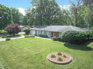 30 Horseshoe Dr, Springfield, IL 62702