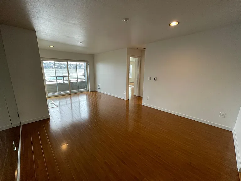 1504 Aurora Ave N #307 — Photo 4