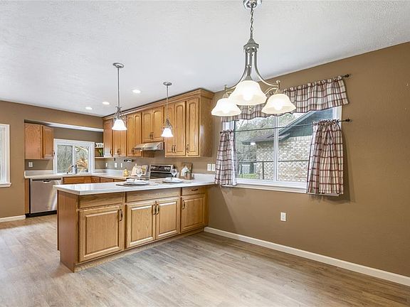 Breakfast room open to the kitchen area.