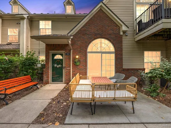 7820 Marie Dr, Shelby Township, MI 48316