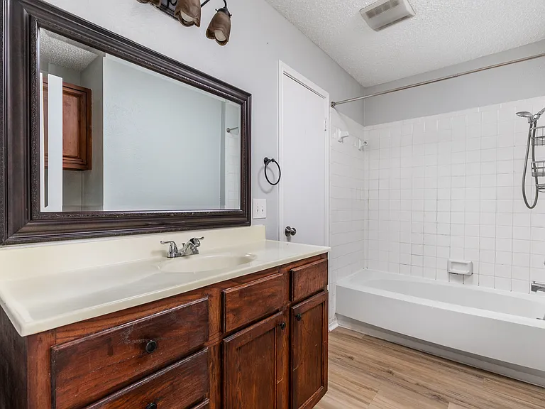 1803 Heatherglen Ln — Photo 25