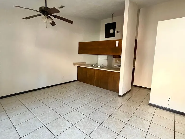 1812 W Tharpe St — Photo 8