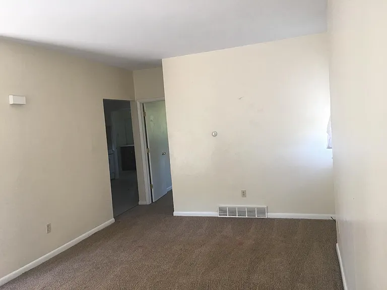 560 Grant St — Photo 5