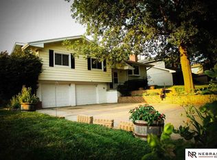 7616 Hartman Ave, Omaha, NE 68134