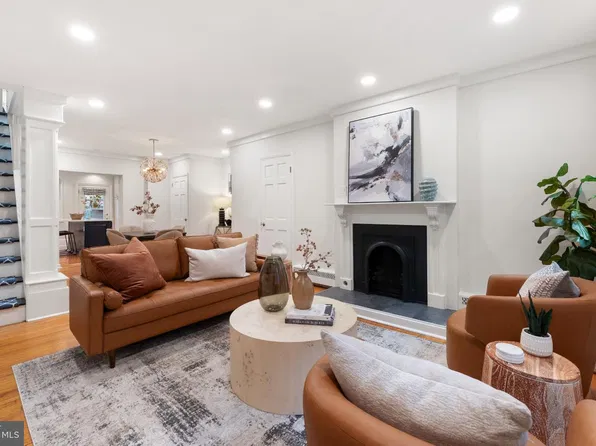 2417 Panama St, Philadelphia, PA 19103