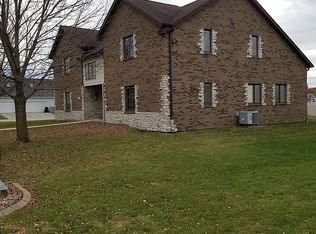 601 Winston Dr, Saint Joseph, IL