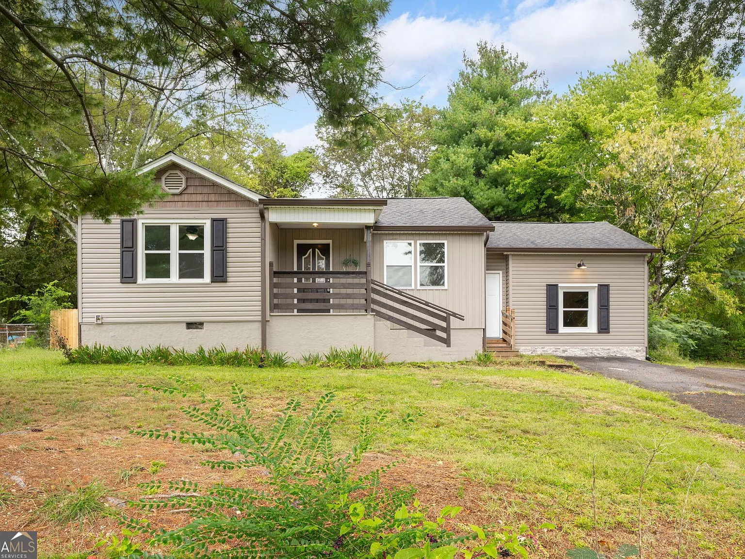 3 bed, 2.0 bath, 1610 sqft, $1,750 — Photo 1
