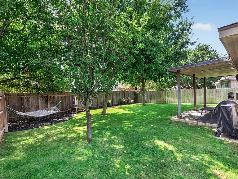 19037 Leigh Ln — Photo 30