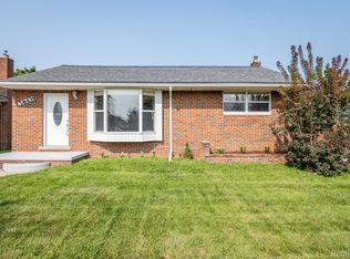 28439 Palmer Blvd, Madison Heights, MI 48071
