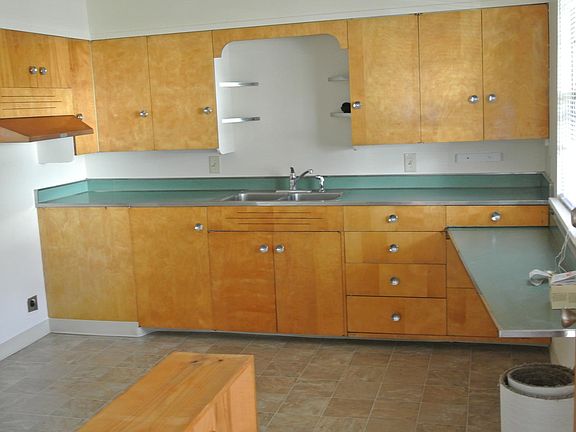 3rd image of 6805 Blondo St