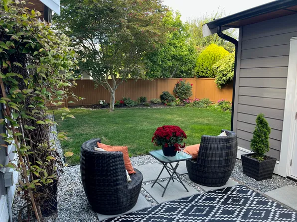 4890 55b St #B, Delta, BC V4K 3B9