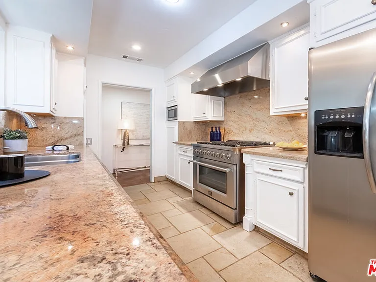 2559 Hutton Dr — Photo 8
