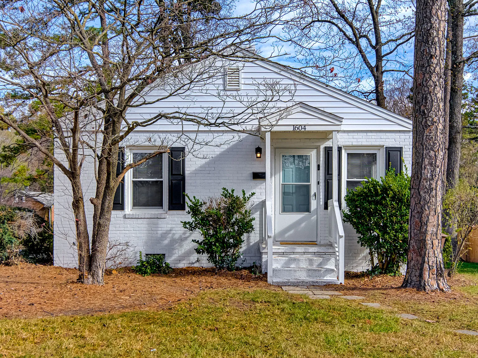 2 bed, 700 sqft, $1,400 — Photo 1