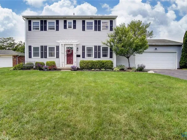 418 Overlook Dr, Waterville, OH 43566