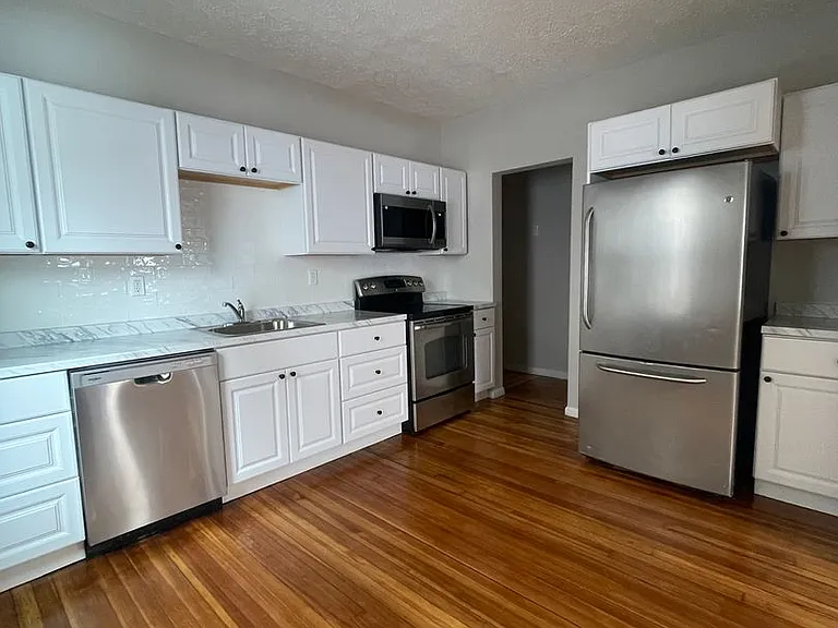 62 Trinity St #4 — Photo 1