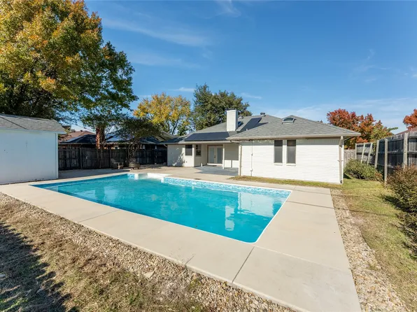 610 Betsy Ross Dr, Arlington, TX 76002