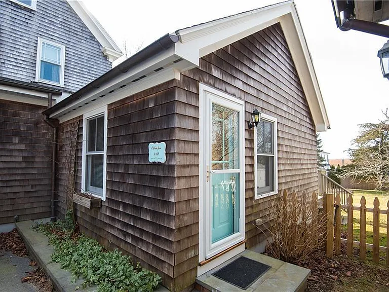 281 Wolcott Ave — Photo 1