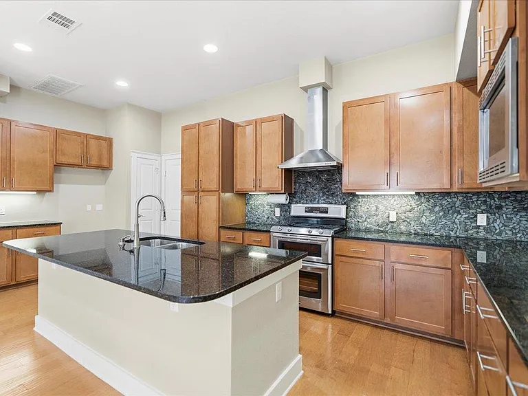 2520 Bluebonnet Ln #40 — Photo 8