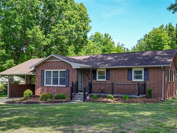 4th image of 818 Grand Oaks Dr