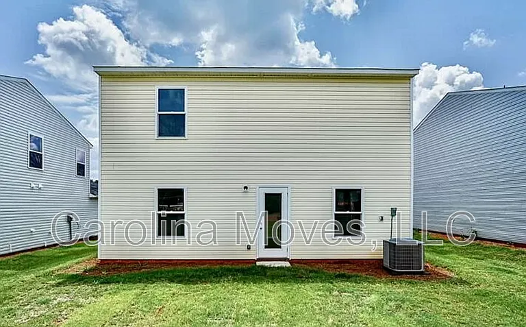 523 Springtime Ln — Photo 12