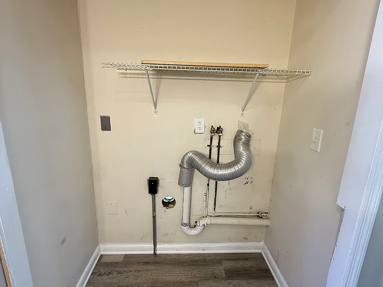 274 E Washington Ave — Photo 19