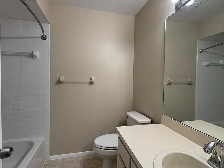 1135 Covington St — Photo 12
