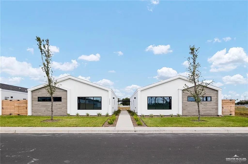 3 bed, 2.0 bath, 1209 sqft, $1,350 — Photo 1
