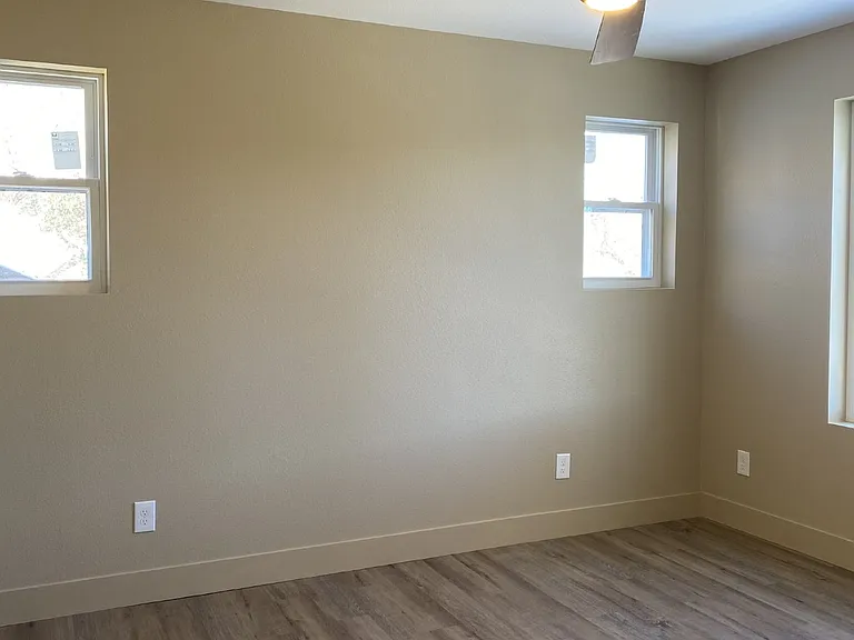 701 Prospect Pl #UPPER — Photo 8